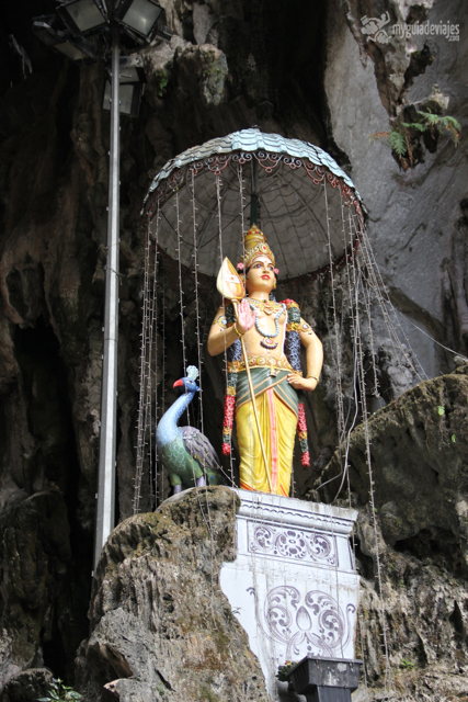 diosa hindú dentro de la cueva