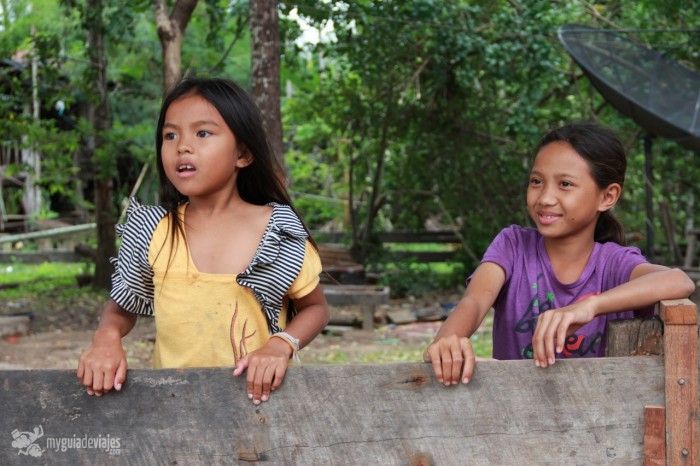 niños en laos 