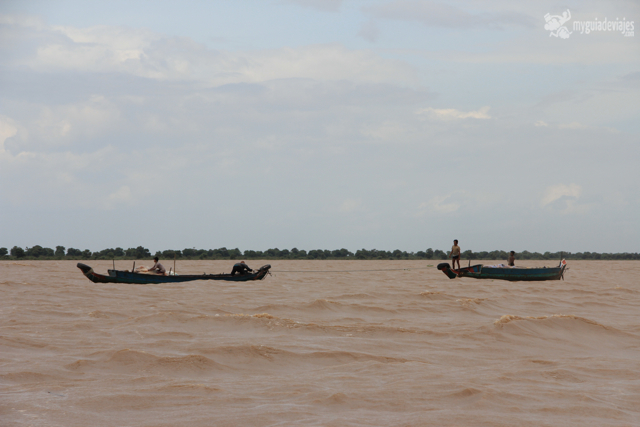 Pescadores en el Tonlé Sap