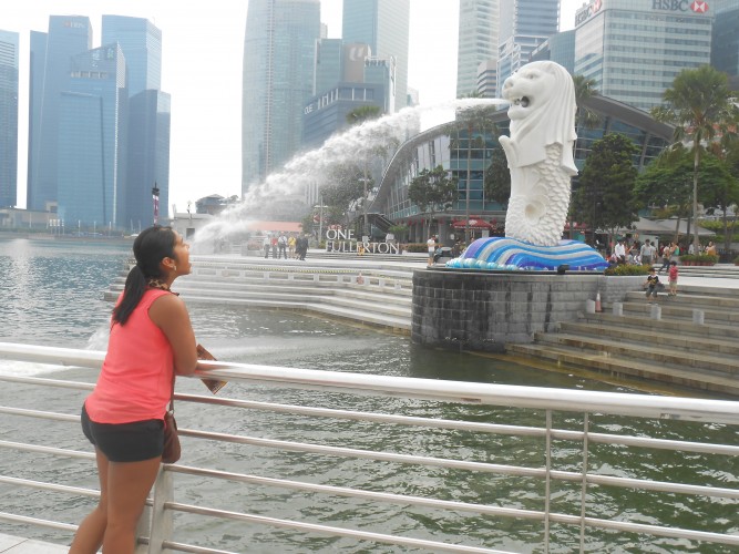 Foto- chorra típica con el Merlion, el símbolo de Singapur.