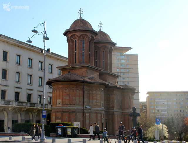 iglesia ortodoxa en la plaza de la revolución