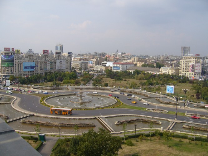 Plaza Unirri. Wikipedia. 