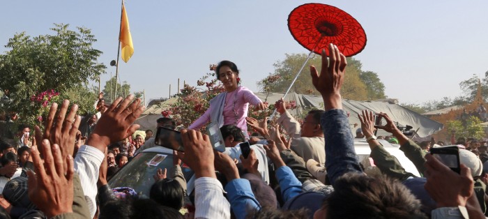 La política Aung San Suu Kyi está luchando por la democratización de Birmania. 