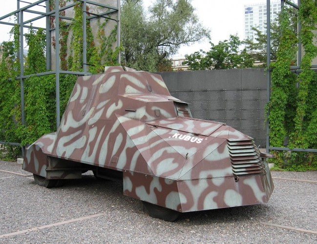 Kubus, el carro blindado casero hecho en la clandestinidad. Wikipedia. 
