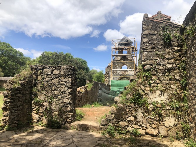 Iglesia destruida de La Sauceda 
